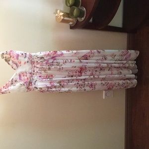 Beautiful floral print maxi dress from Honey.